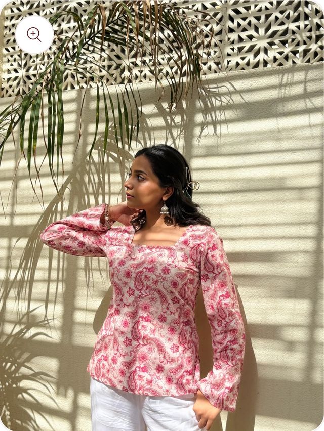 Women 's Printed Straight Sleeveless Square Neck Flared Short Kurti for Women & Girls – Pink & White Designer Kurti