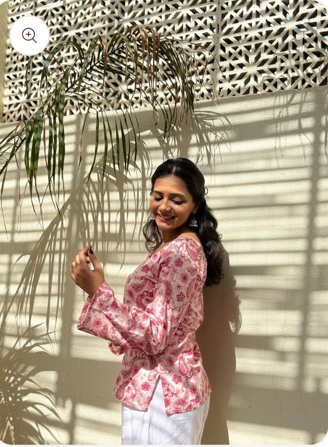 Women 's Printed Straight Sleeveless Square Neck Flared Short Kurti for Women & Girls – Pink & White Designer Kurti